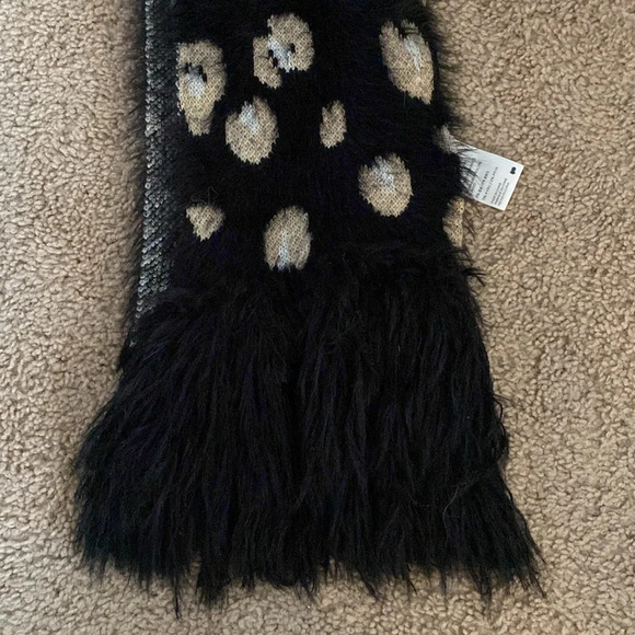 Urban Outfitters Leopard Print Fringe Scarf - Picture 2 of 3
